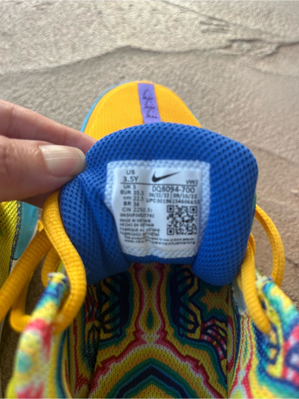 NEW Nike Kyrie Flytrap Kids Yellow & Blue Multicolor Basketball Sneakers - Picture 3 of 4